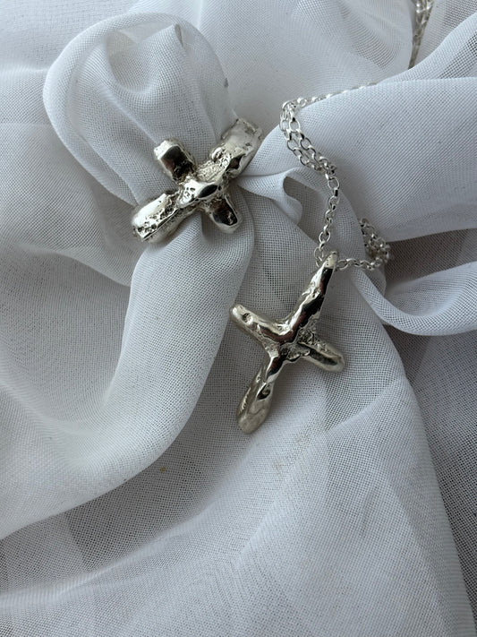 GOTHIC CROSS PENDANT