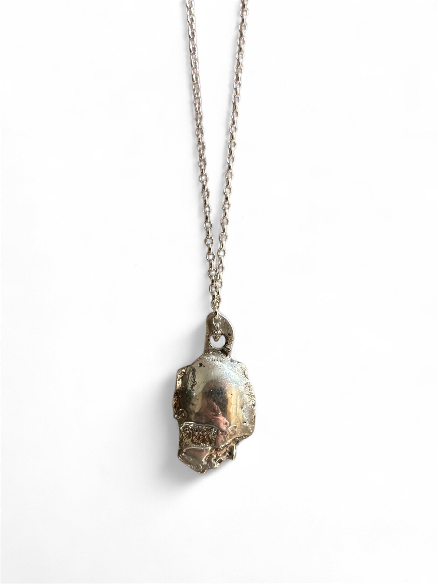 EALA PENDANT